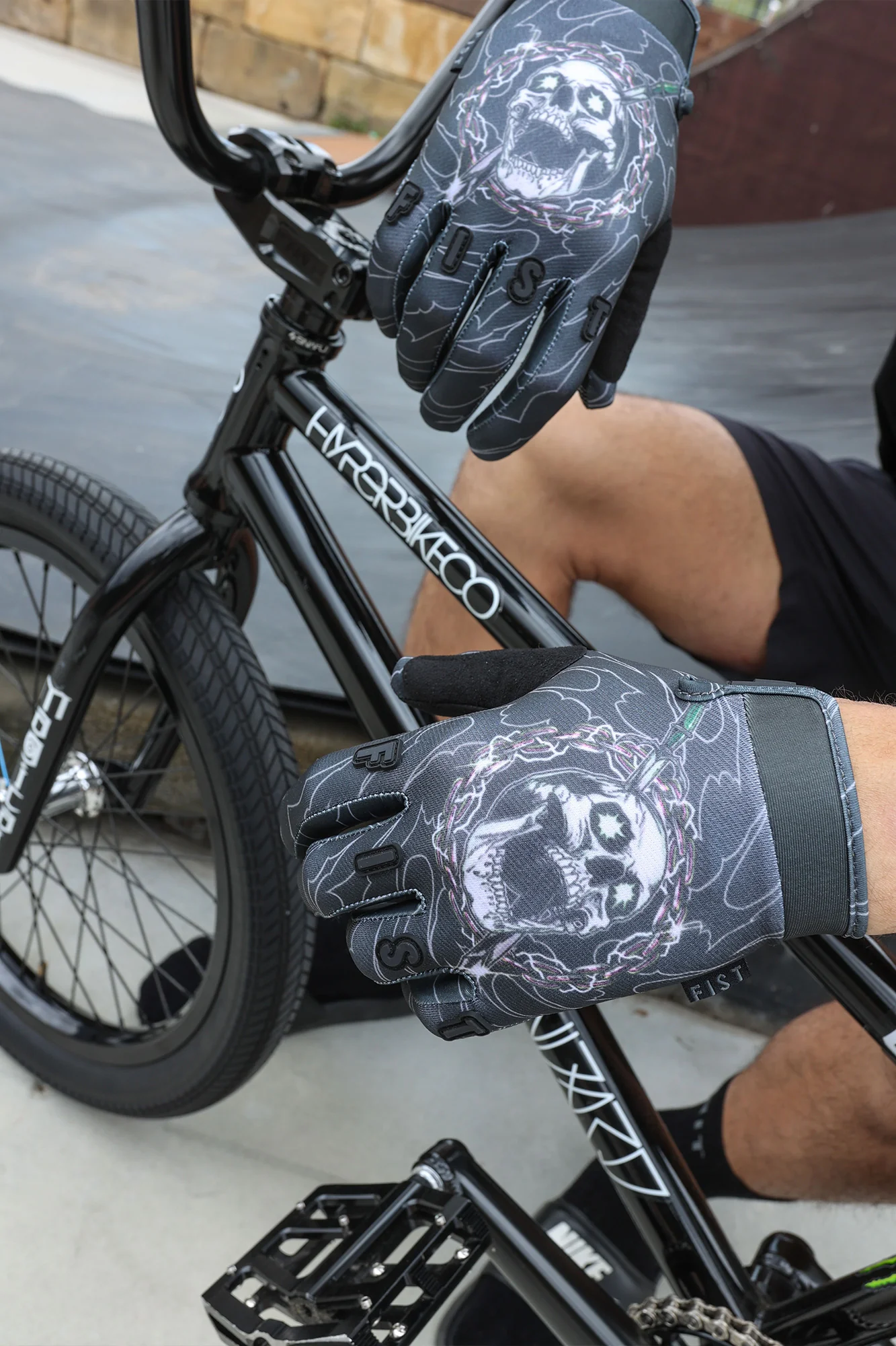 Fist No Mercy Gloves - Black / Grey - Image 3