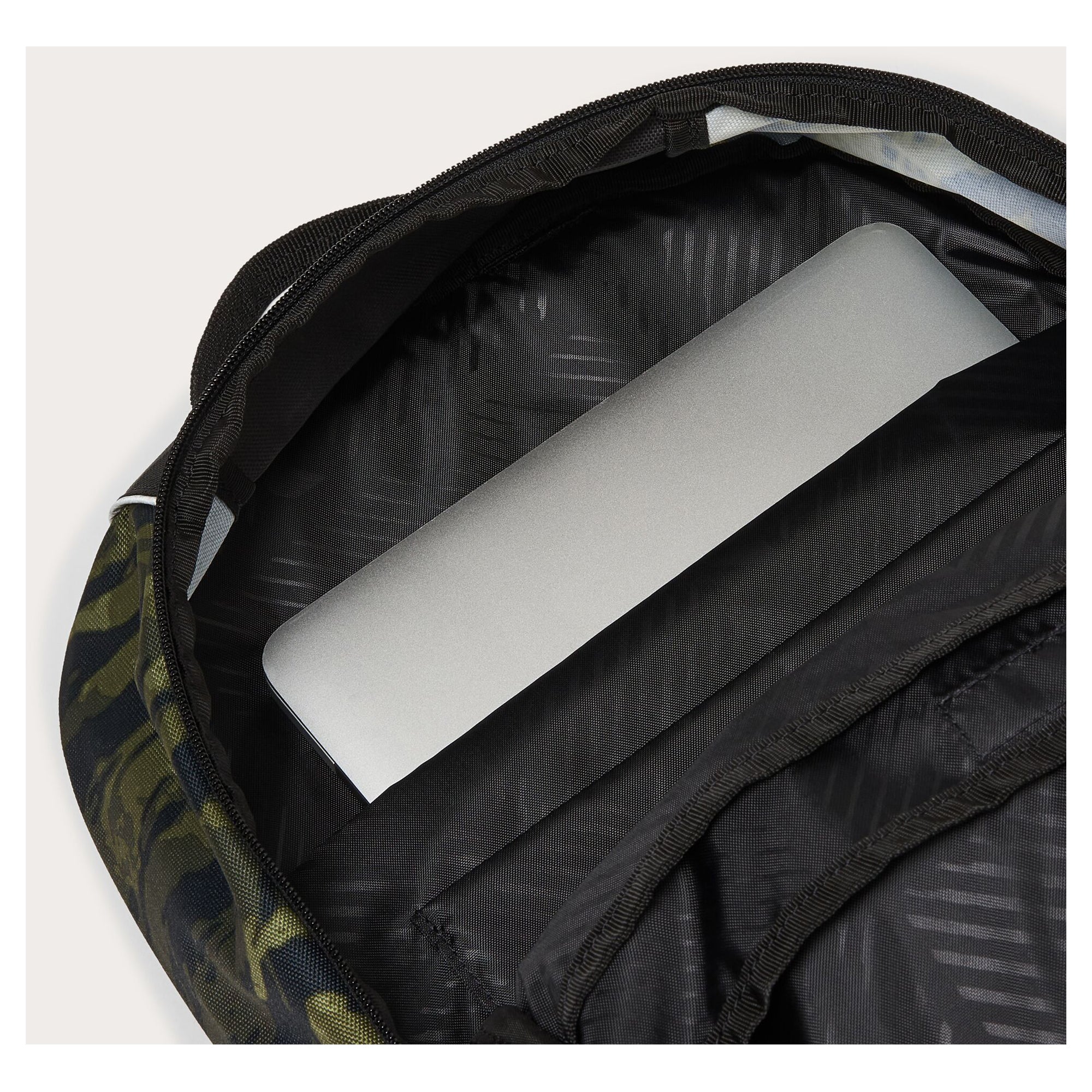 Oakley Enduro 3.0 Backpack 20L - Camo Green - Image 6
