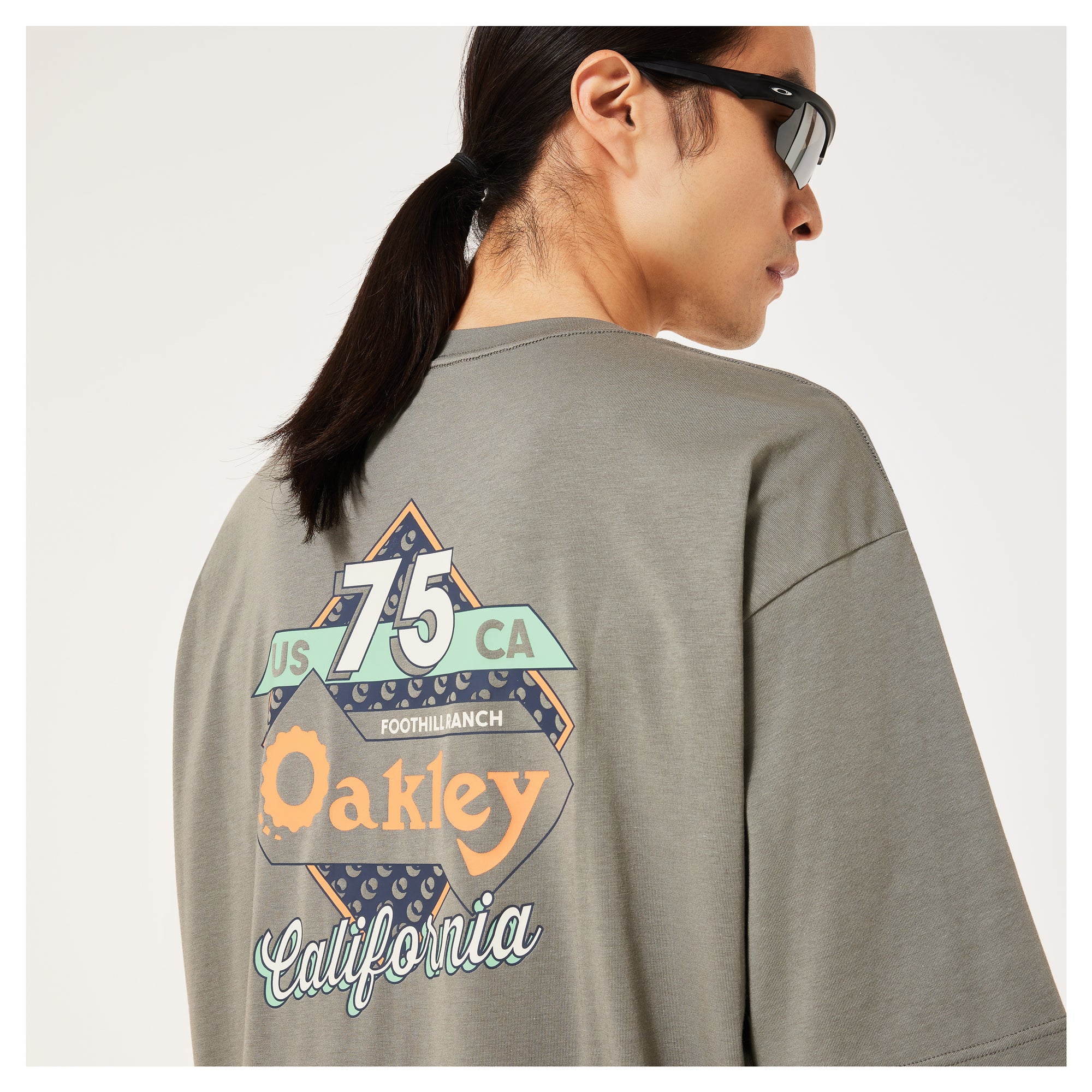 Oakley New Retro Motel Tee 2.0 - Green - Image 5