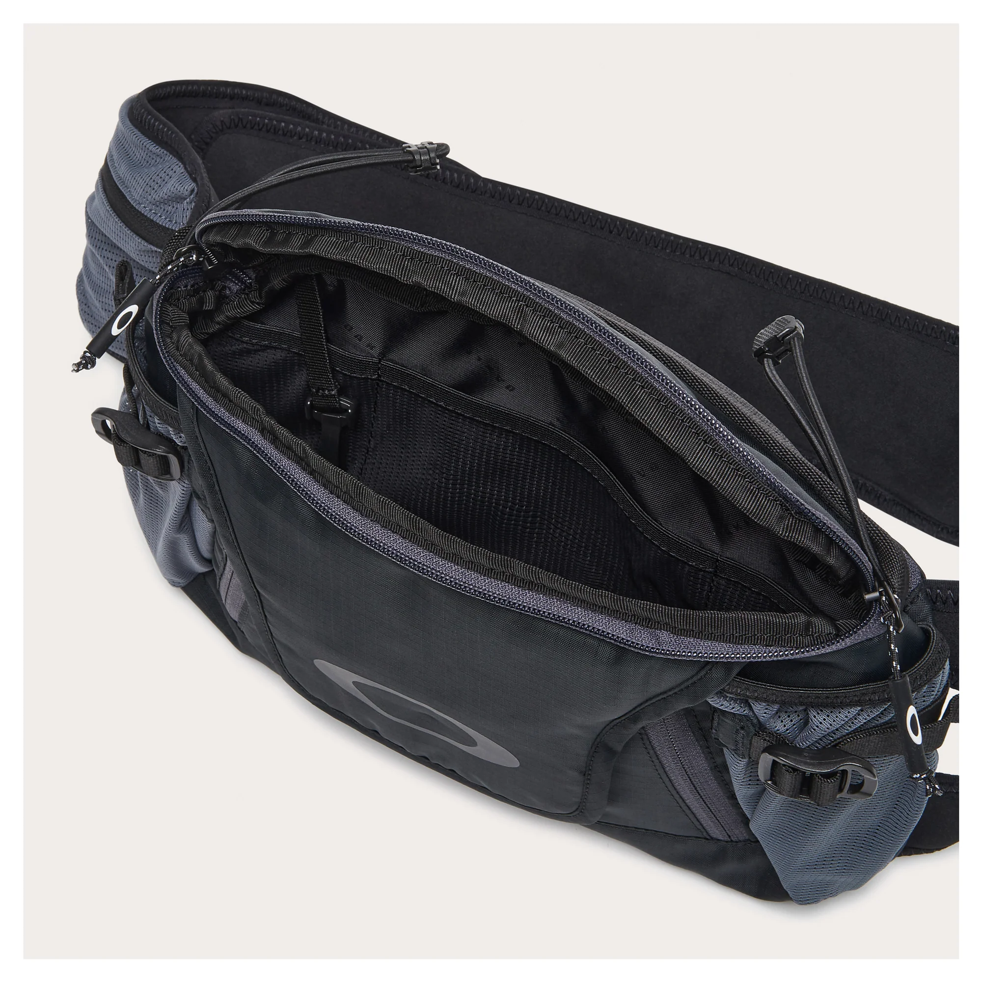 Oakley Seeker Traverse RC Hip Pack - Blackout - Image 4