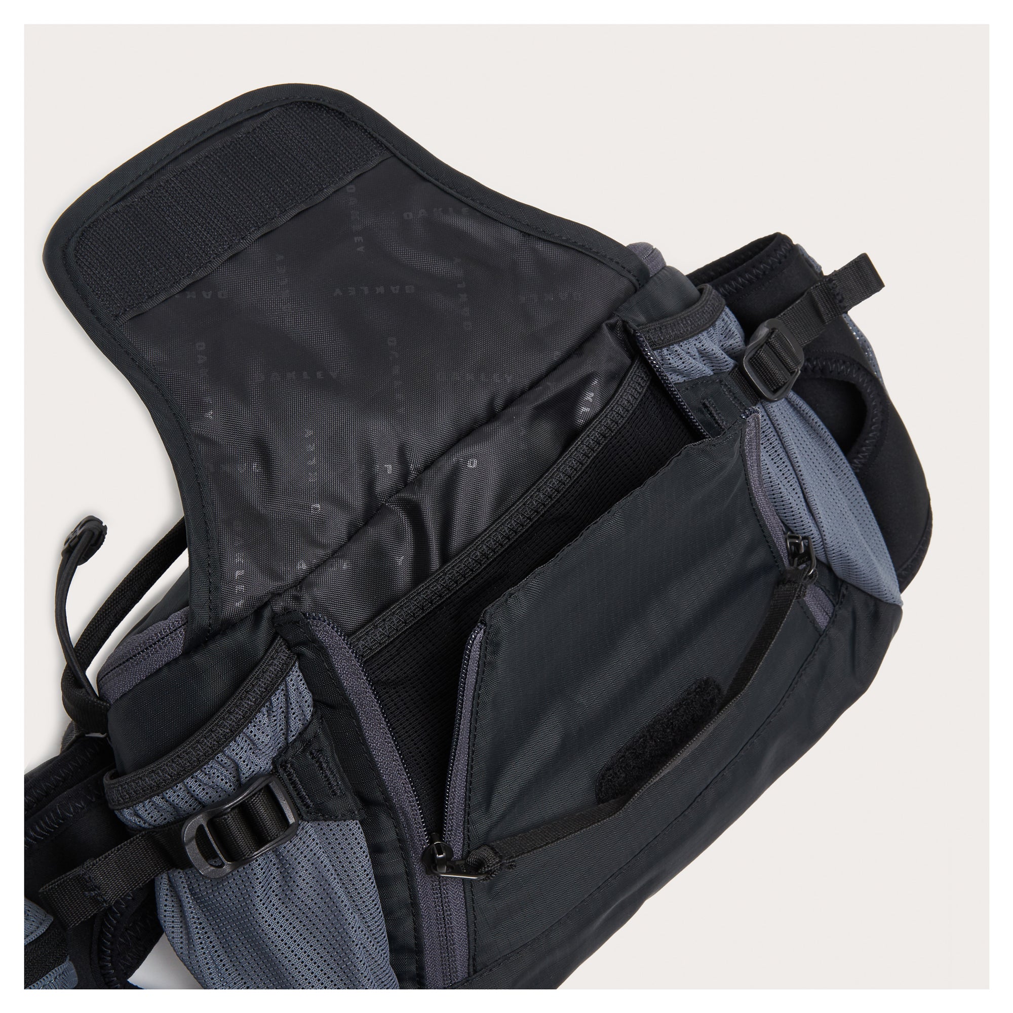 Oakley Seeker Traverse RC Hip Pack - Blackout - Image 5