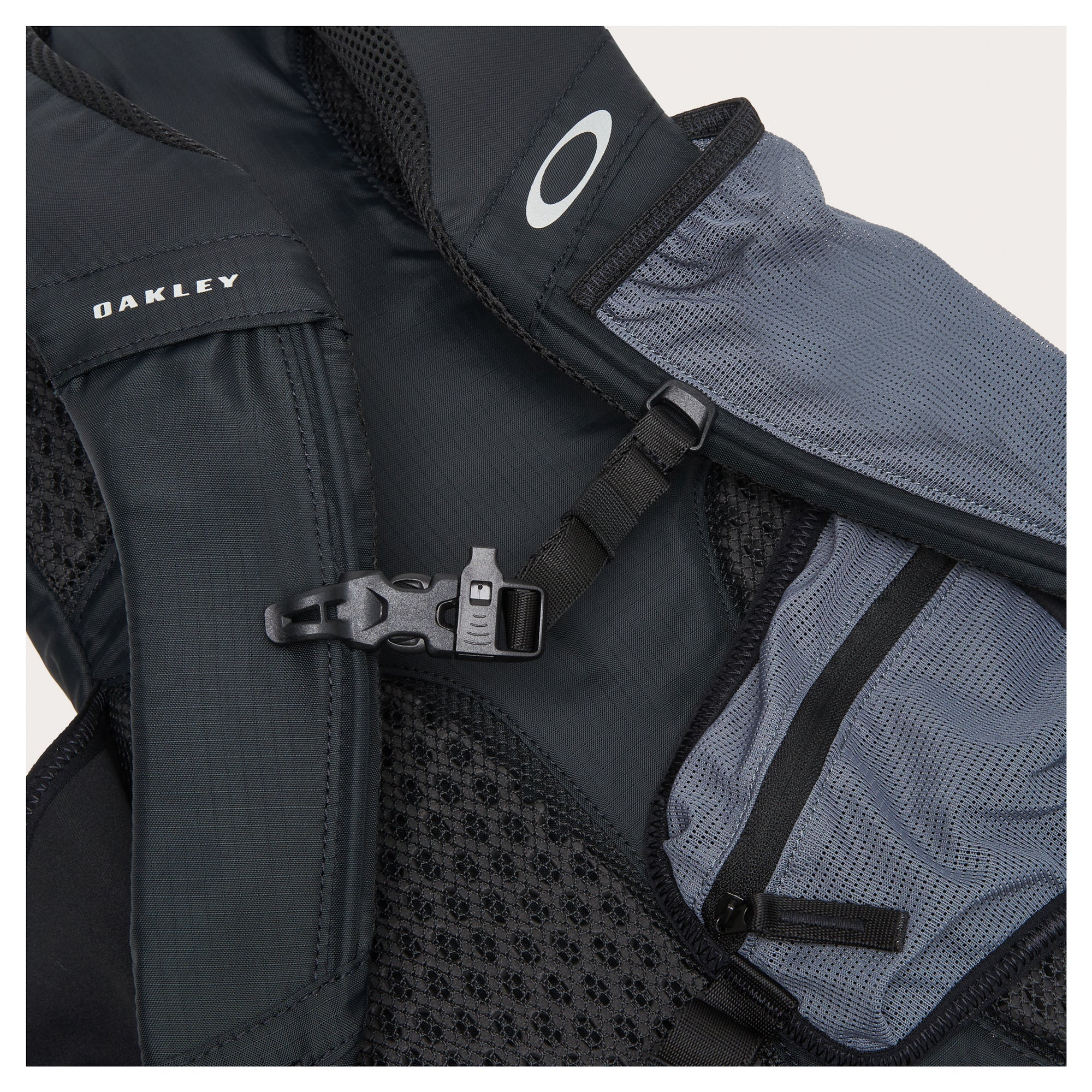 Oakley Seeker Traverse RC Hydra Bag - Black - Image 4