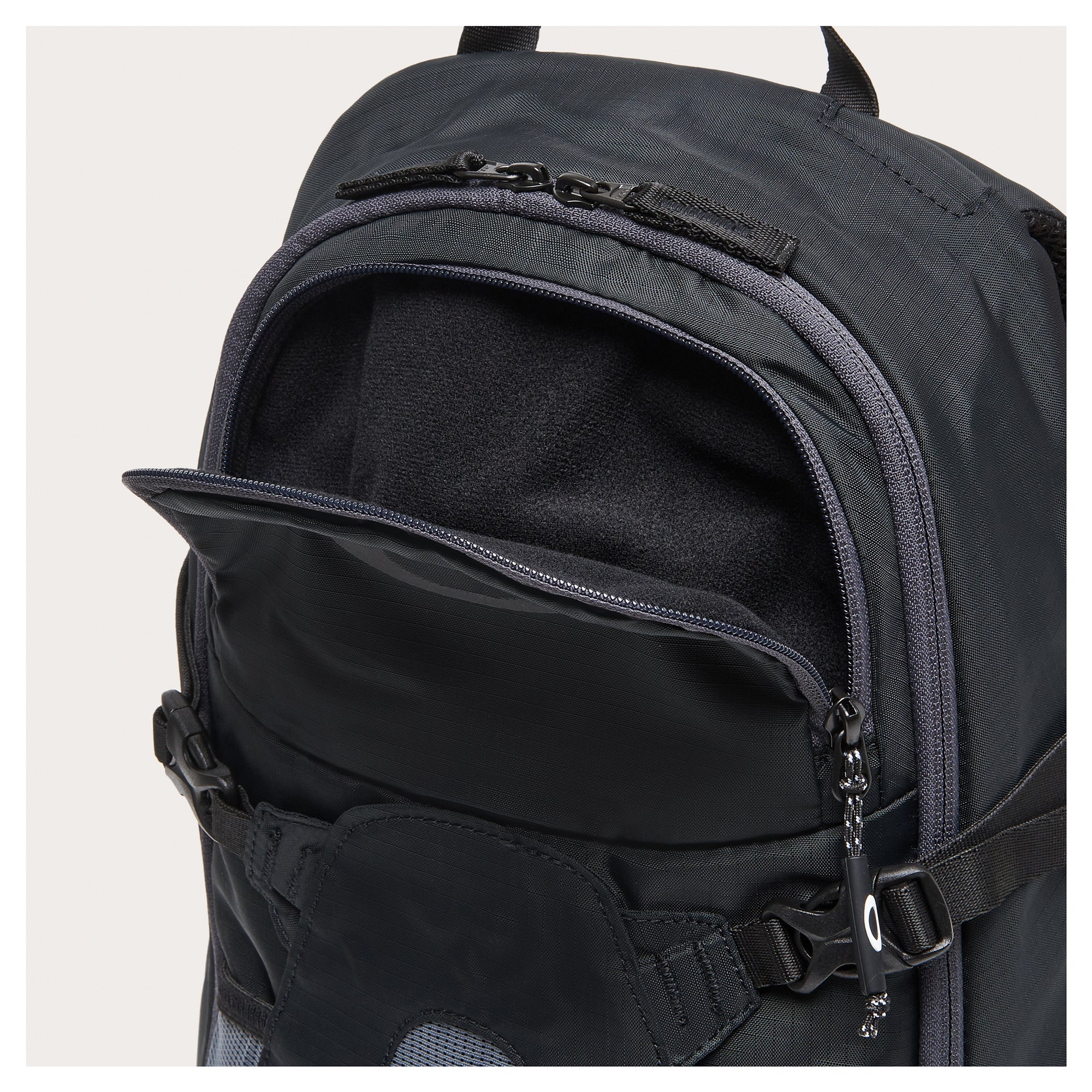 Oakley Seeker Traverse RC Hydra Bag - Black - Image 5