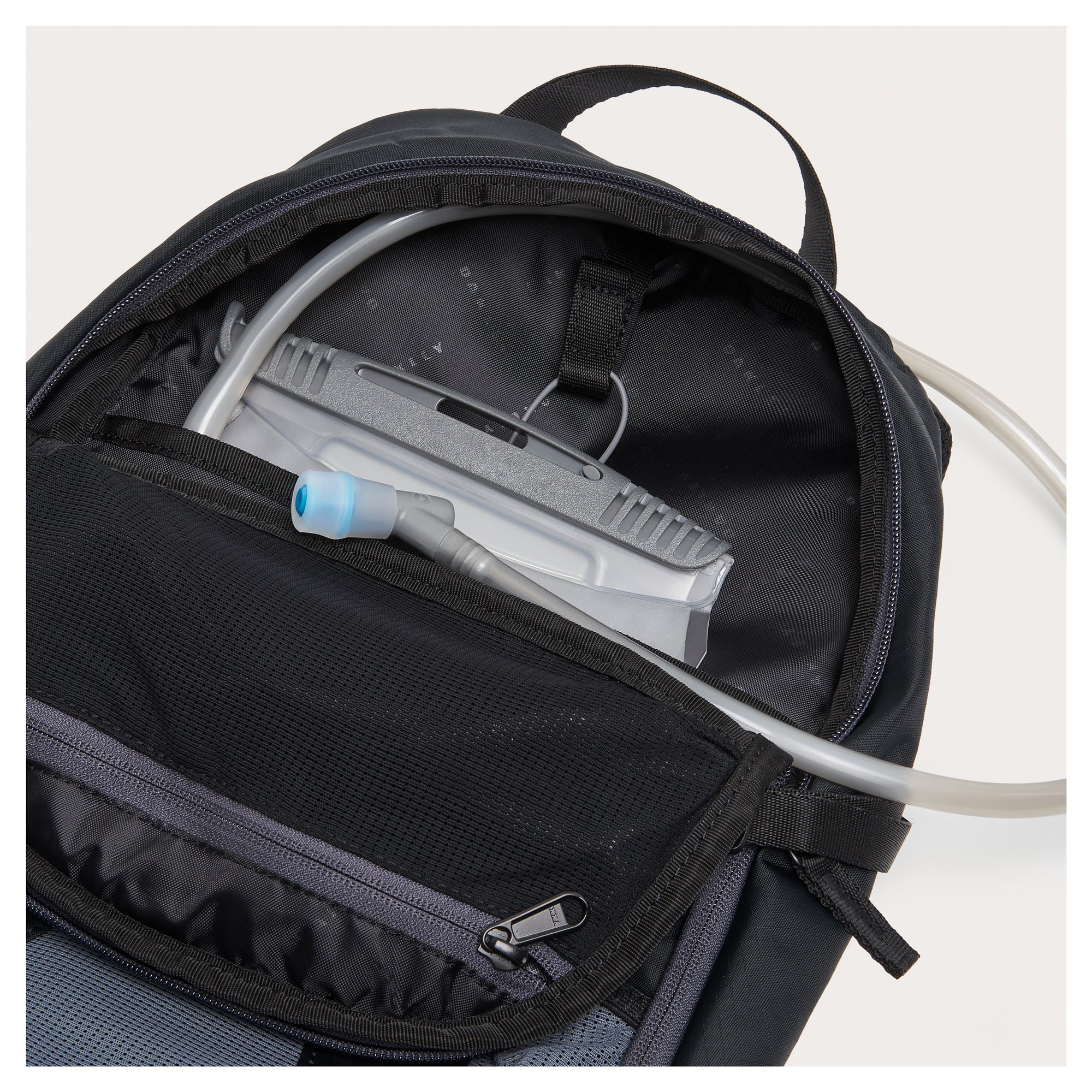 Oakley Seeker Traverse RC Hydra Bag - Black - Image 6