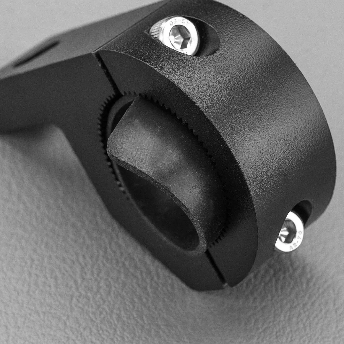 Stedi 35mm Tube Mounting Brackets (Pair) - Black - Image 3